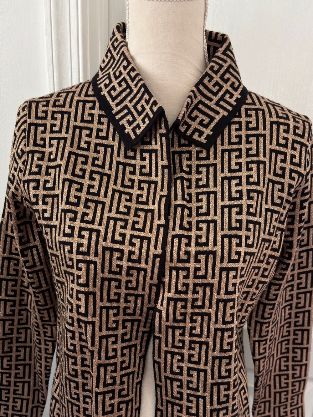 Sioni Beige and Black Geometric Knit Blazer